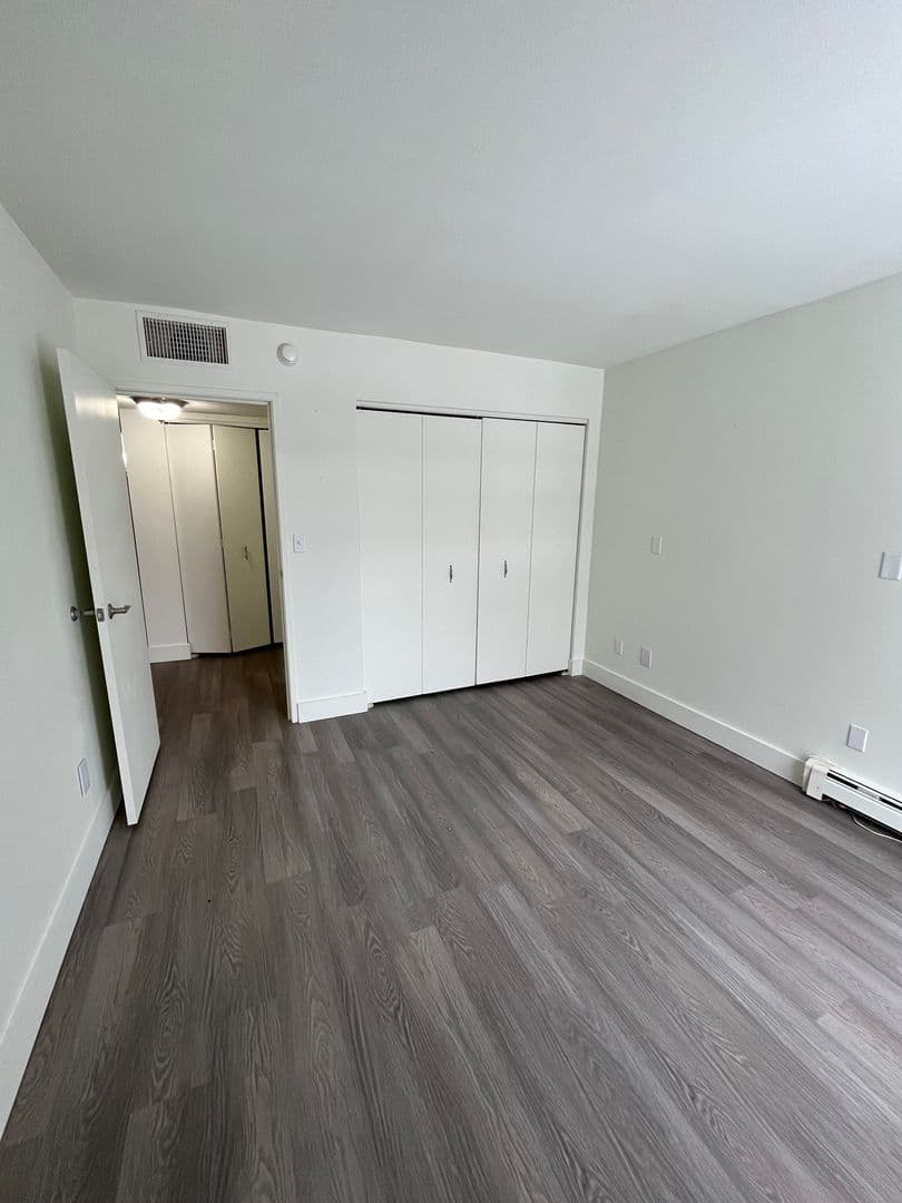 Milwaukee Apartment: 7290 W Dean Rd