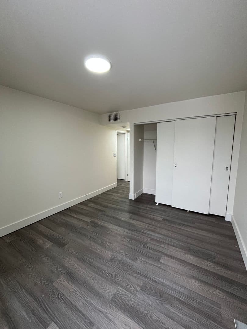 Milwaukee Apartment: 7290 W Dean Rd