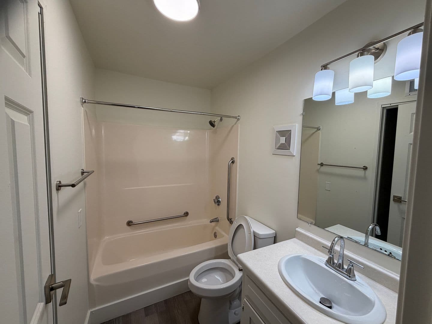 Milwaukee Apartment: 7300 W Dean Rd