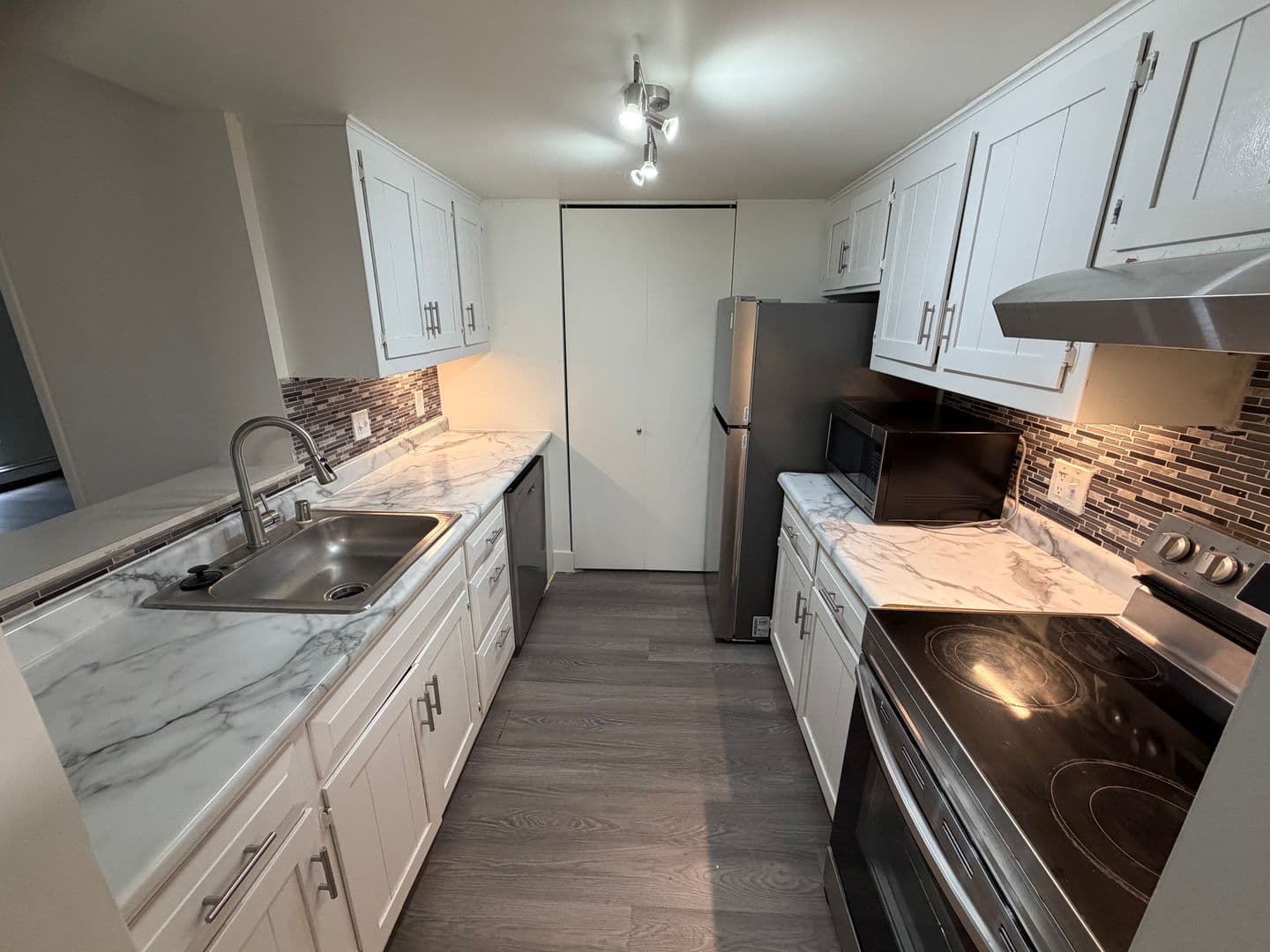 Milwaukee Apartment: 7300 W Dean Rd