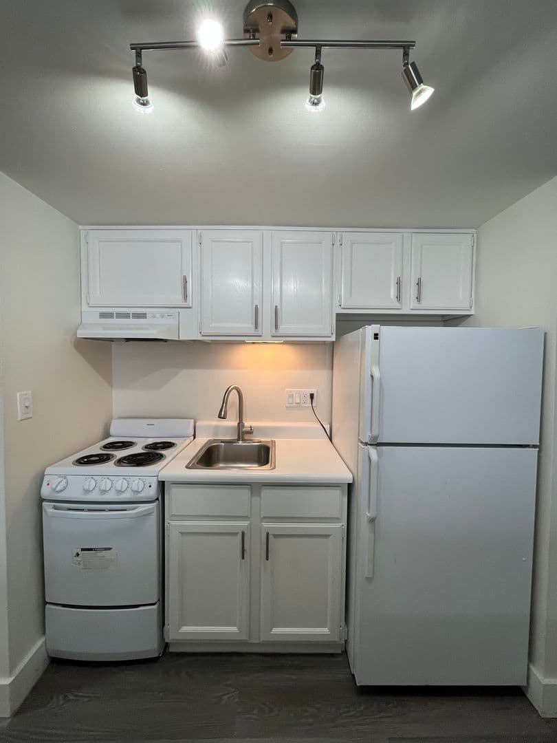 Milwaukee Apartment: 7290 W Dean Rd