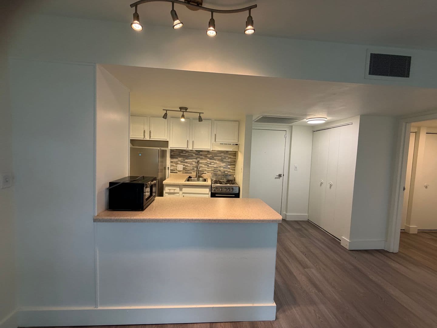 Milwaukee Apartment: 7300 W Dean Rd