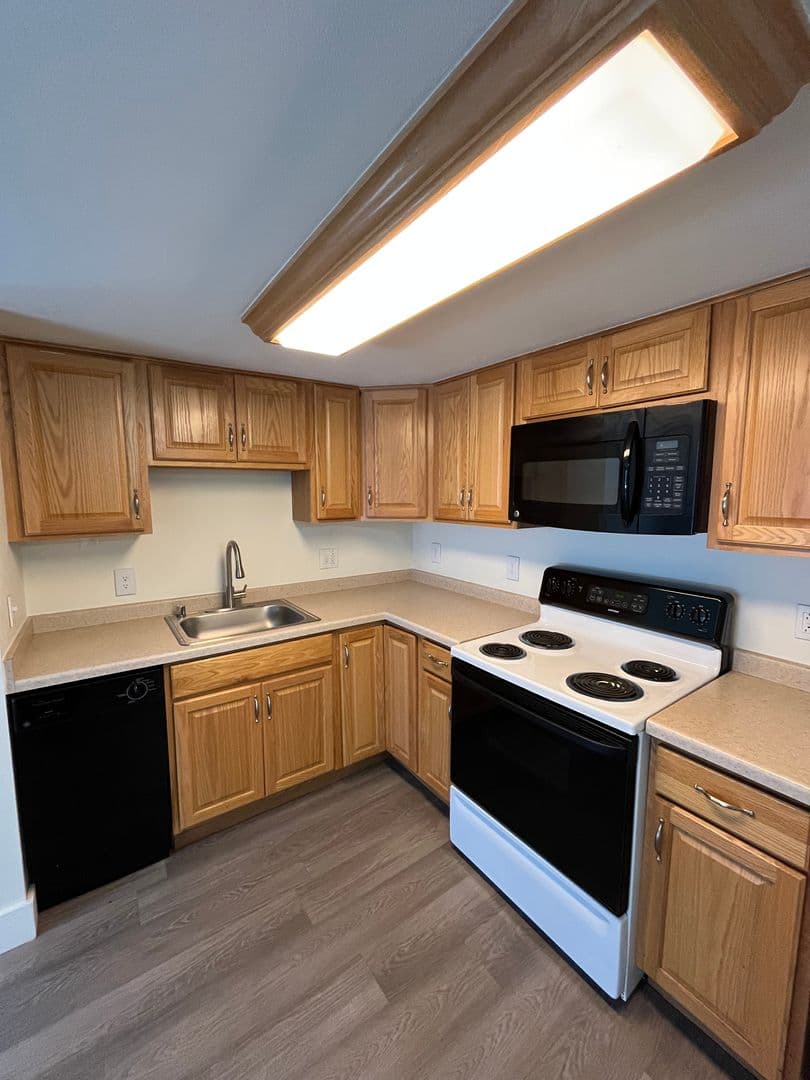 Milwaukee Apartment: 7290 W Dean Rd