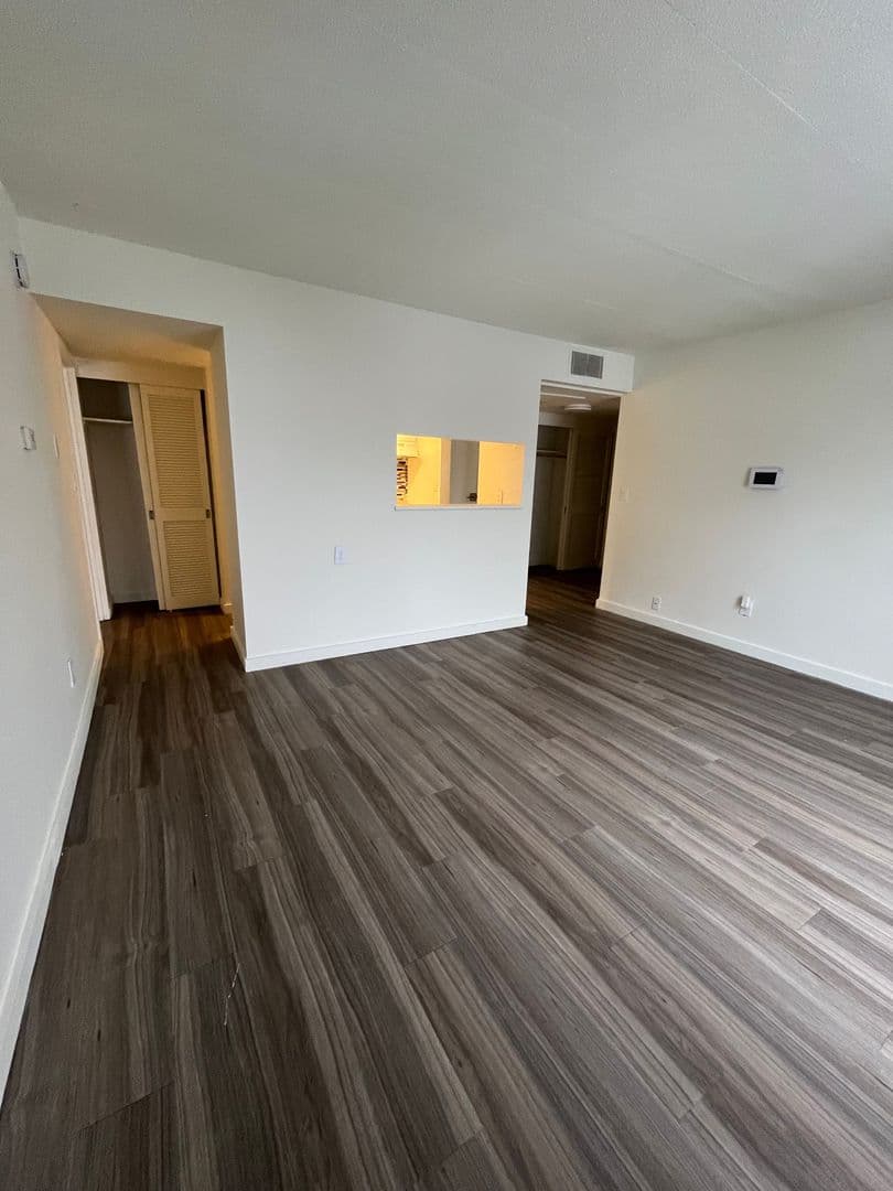 Milwaukee Apartment: 7300 W Dean Rd