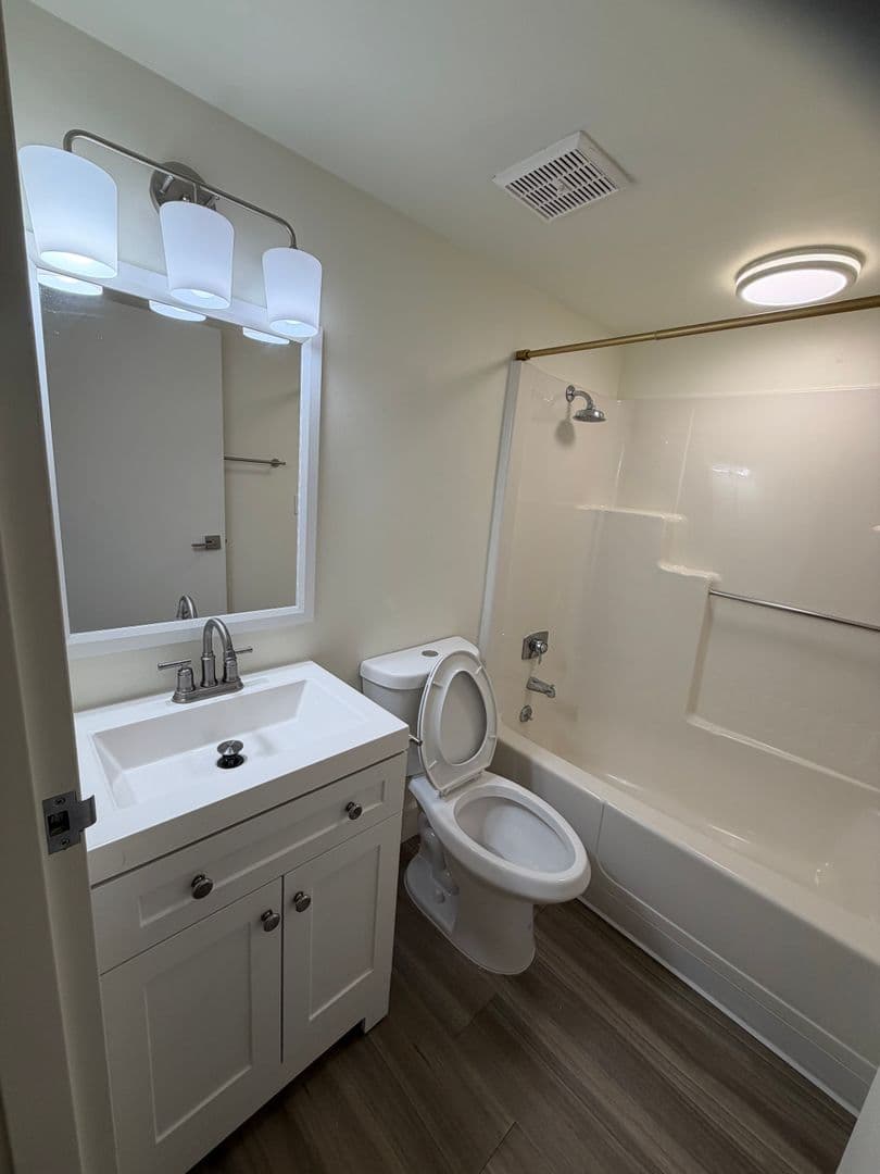 Milwaukee Apartment: 7300 W Dean Rd