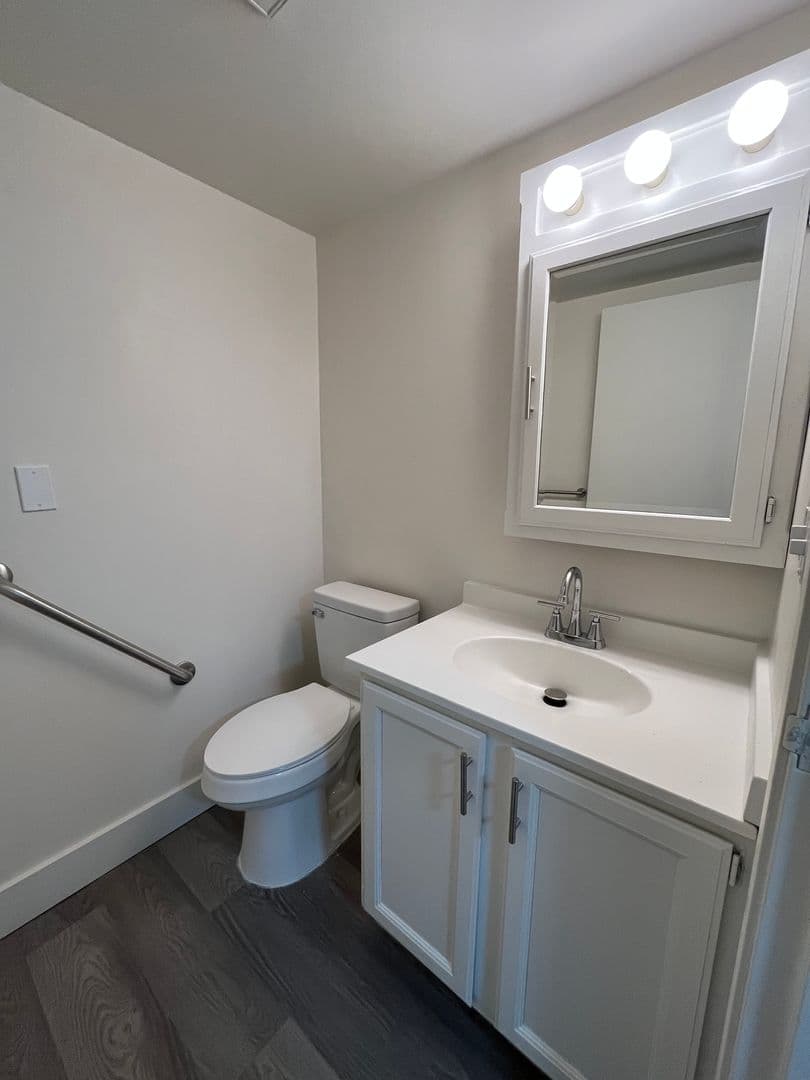 Milwaukee Apartment: 7290 W Dean Rd