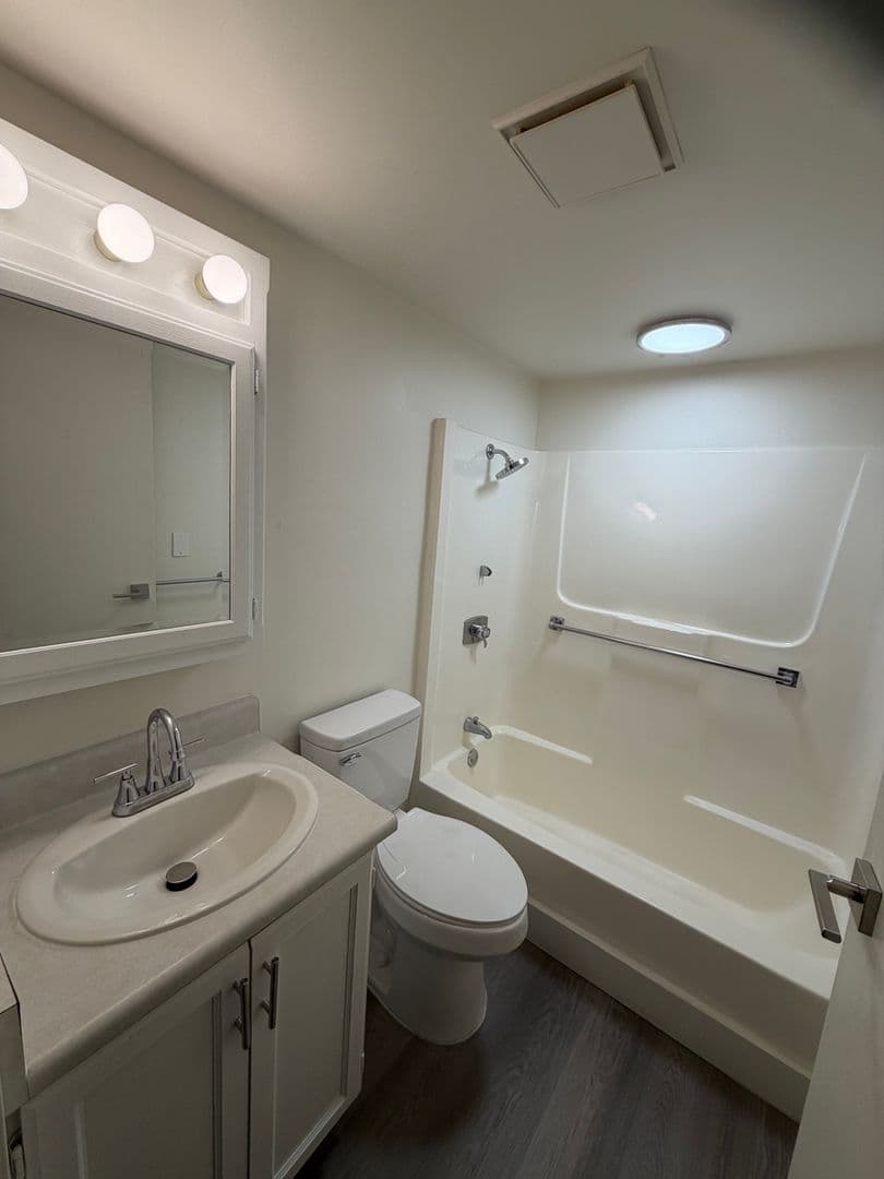 Milwaukee Apartment: 7290 W Dean Rd