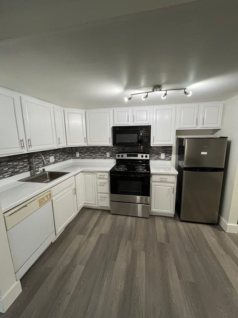 Milwaukee Apartment: 7290 W Dean Rd