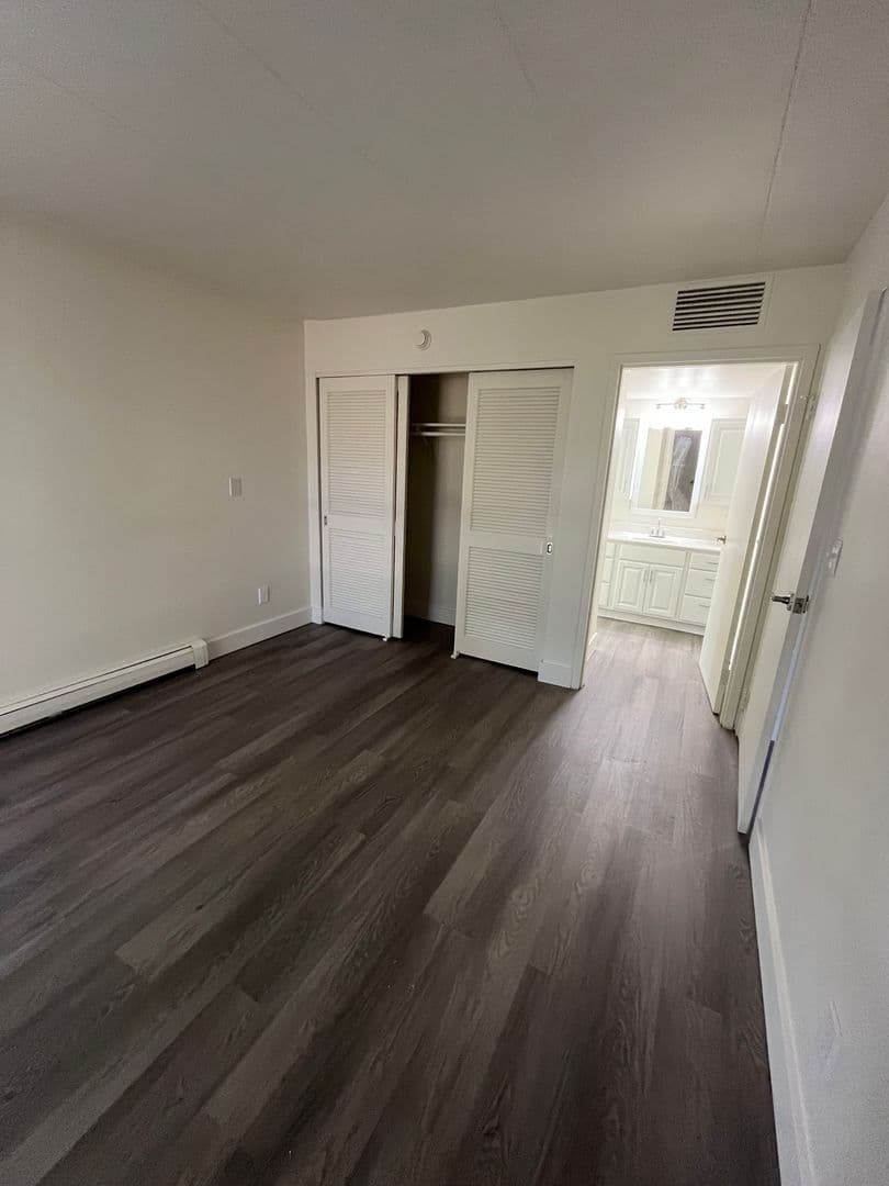 Milwaukee Apartment: 7290 W Dean Rd
