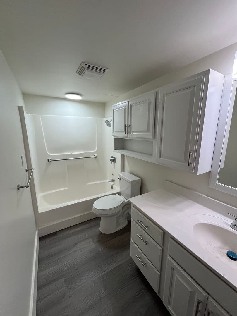 Milwaukee Apartment: 7290 W Dean Rd