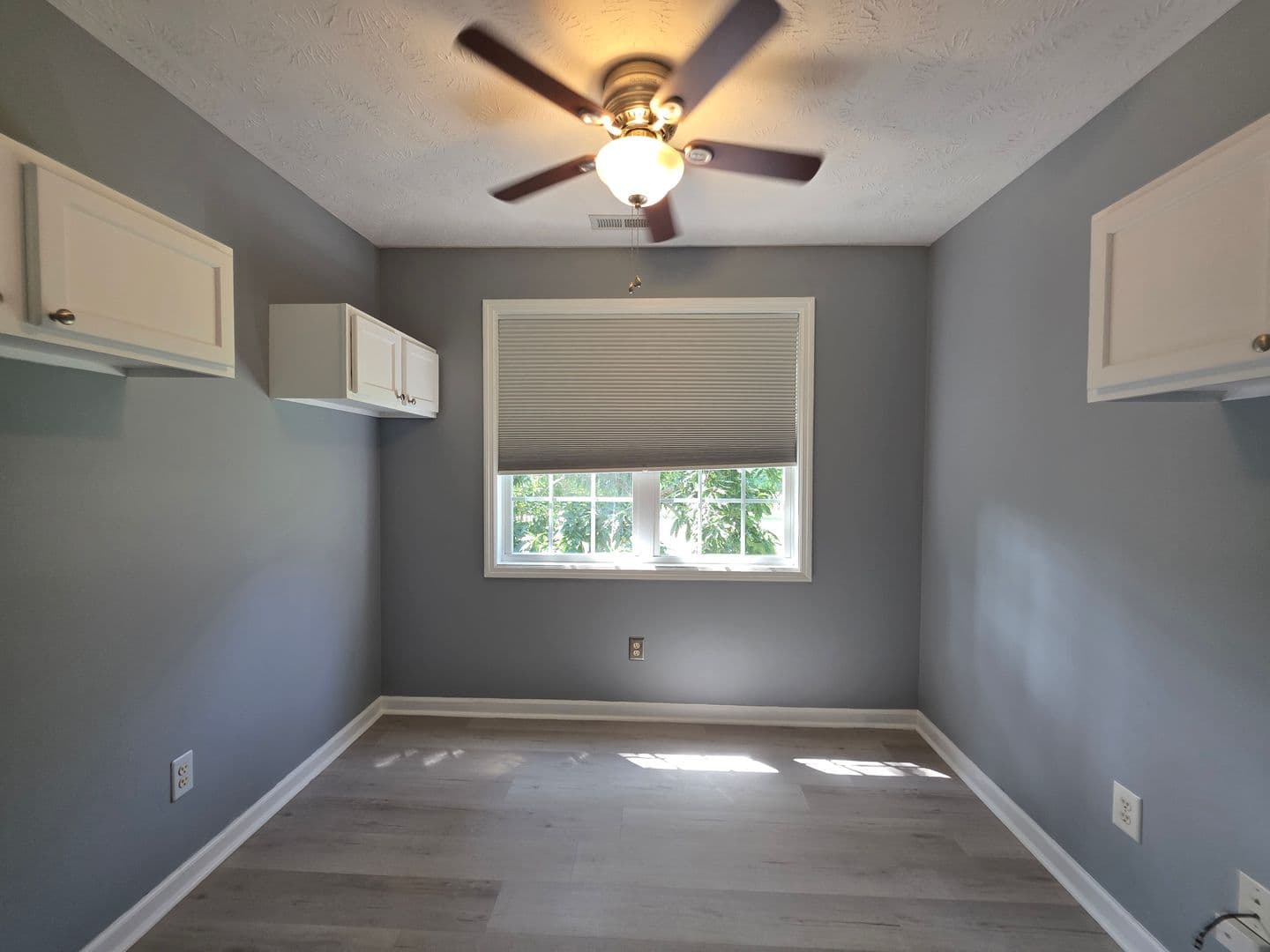 Jacksonville House: 184 E Ridge Ct