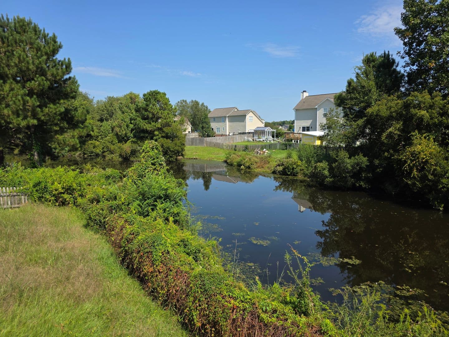 Jacksonville House: 184 E Ridge Ct