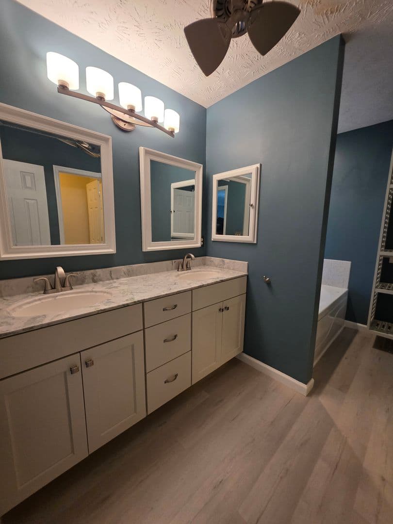Jacksonville House: 184 E Ridge Ct