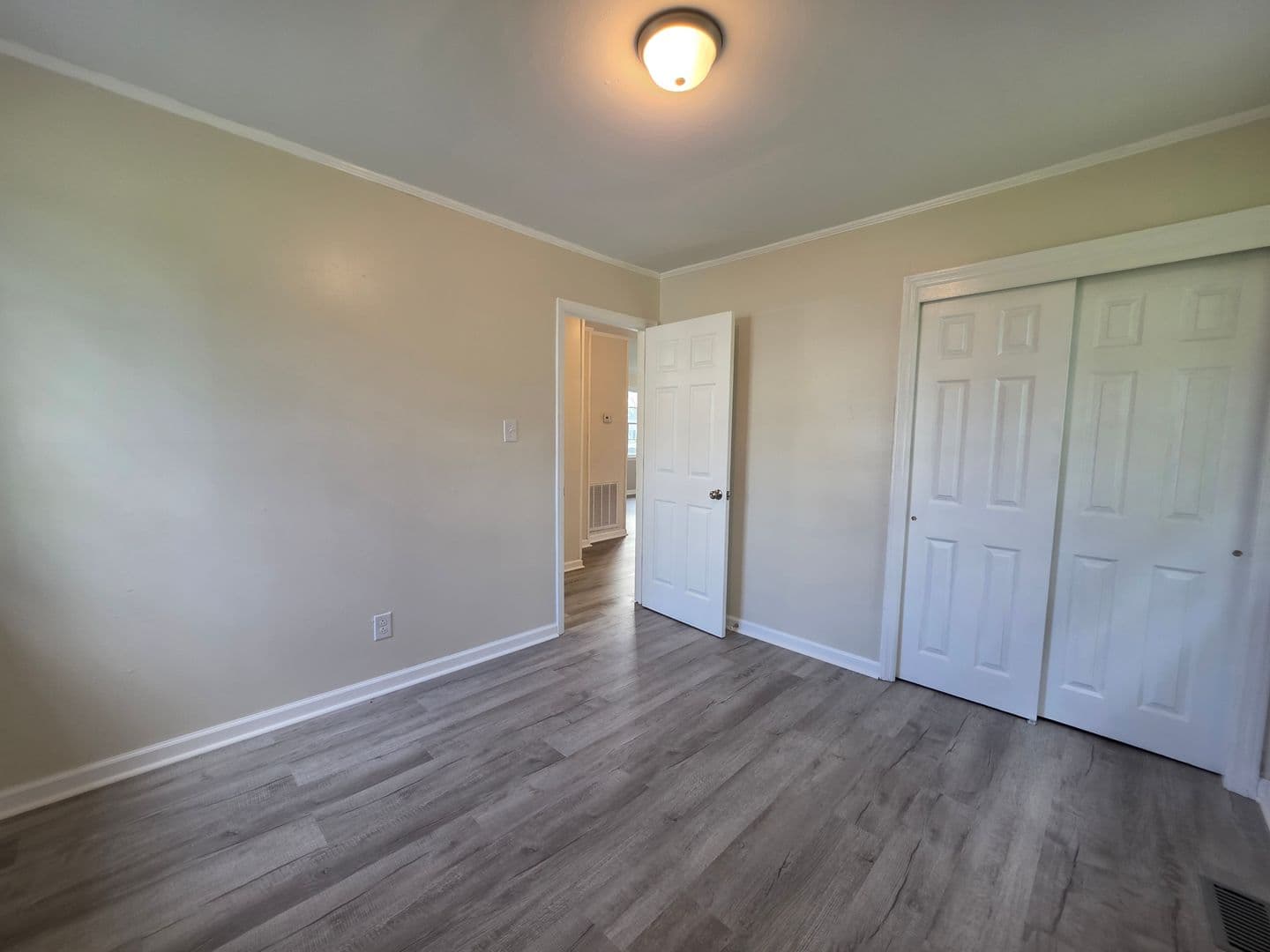 Jacksonville House: 2266 Onslow Drive