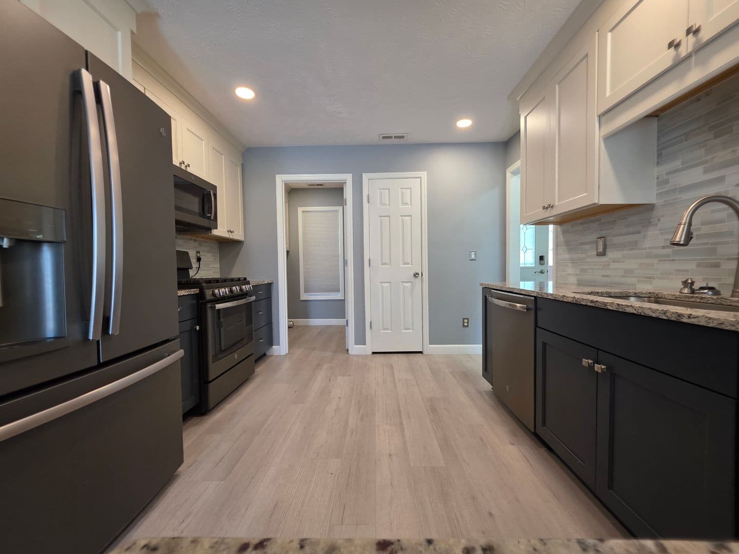 Jacksonville House: 184 E Ridge Ct