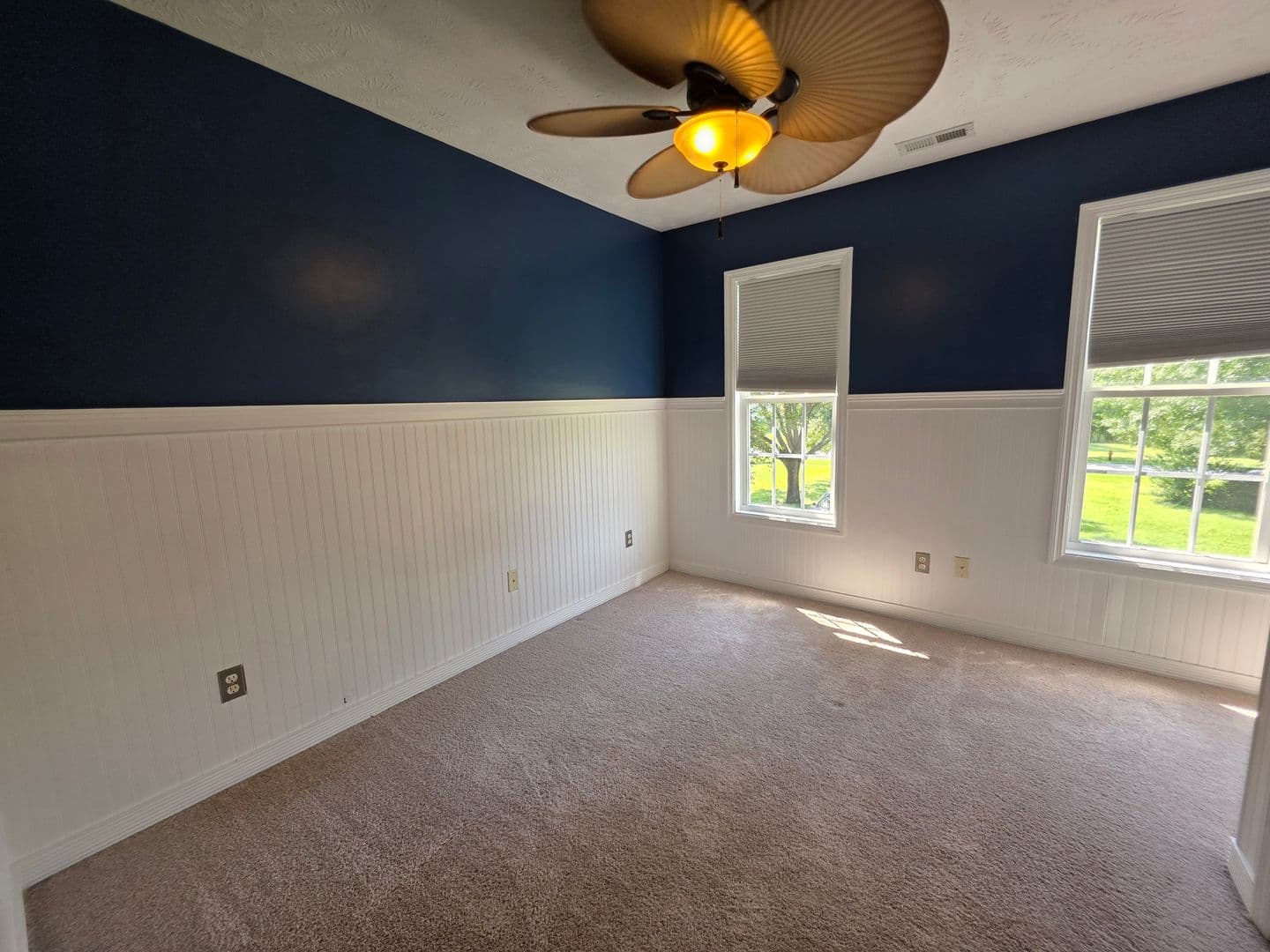 Jacksonville House: 184 E Ridge Ct