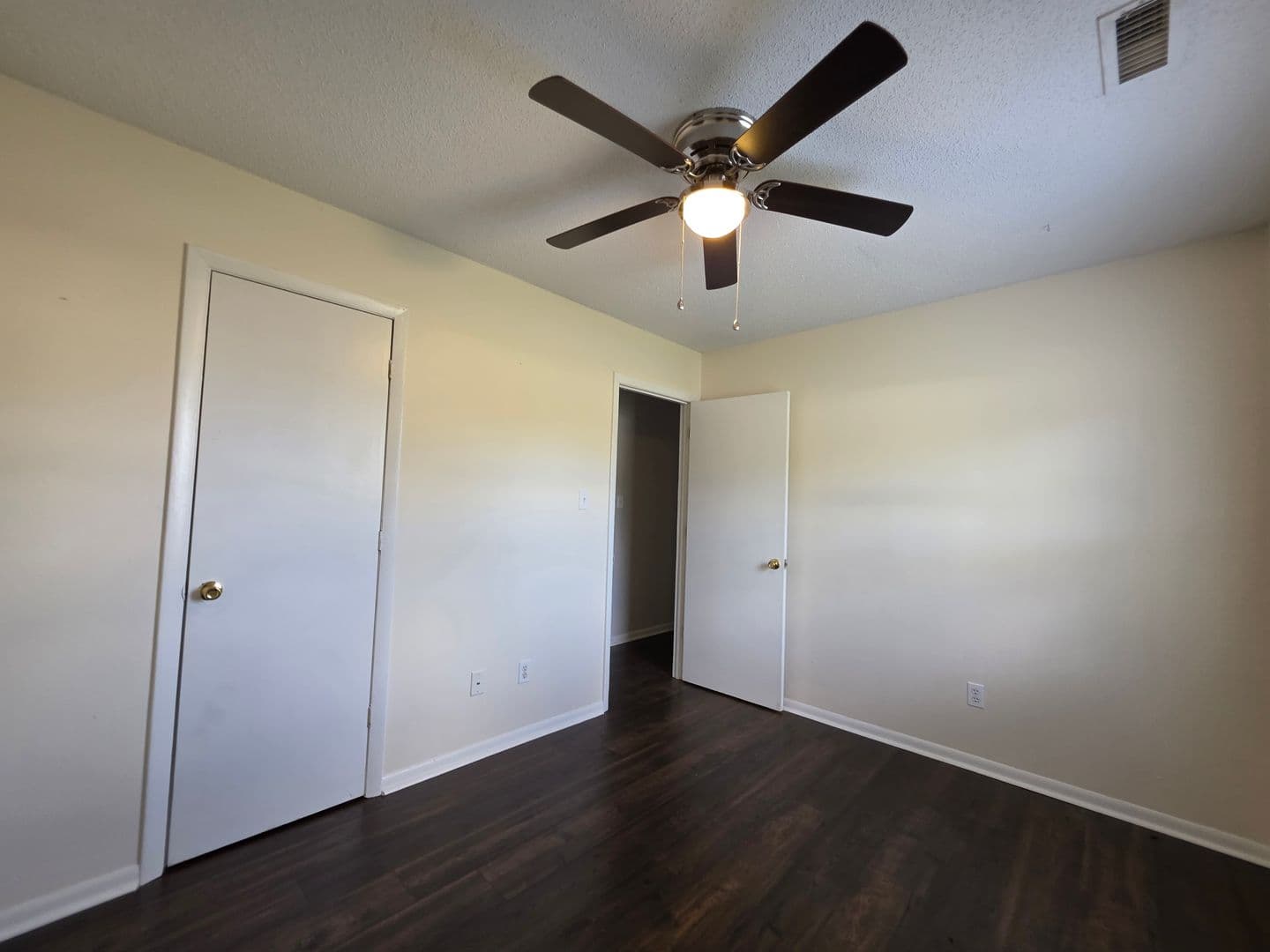 Jacksonville House: 1011 Blue Leaf Place