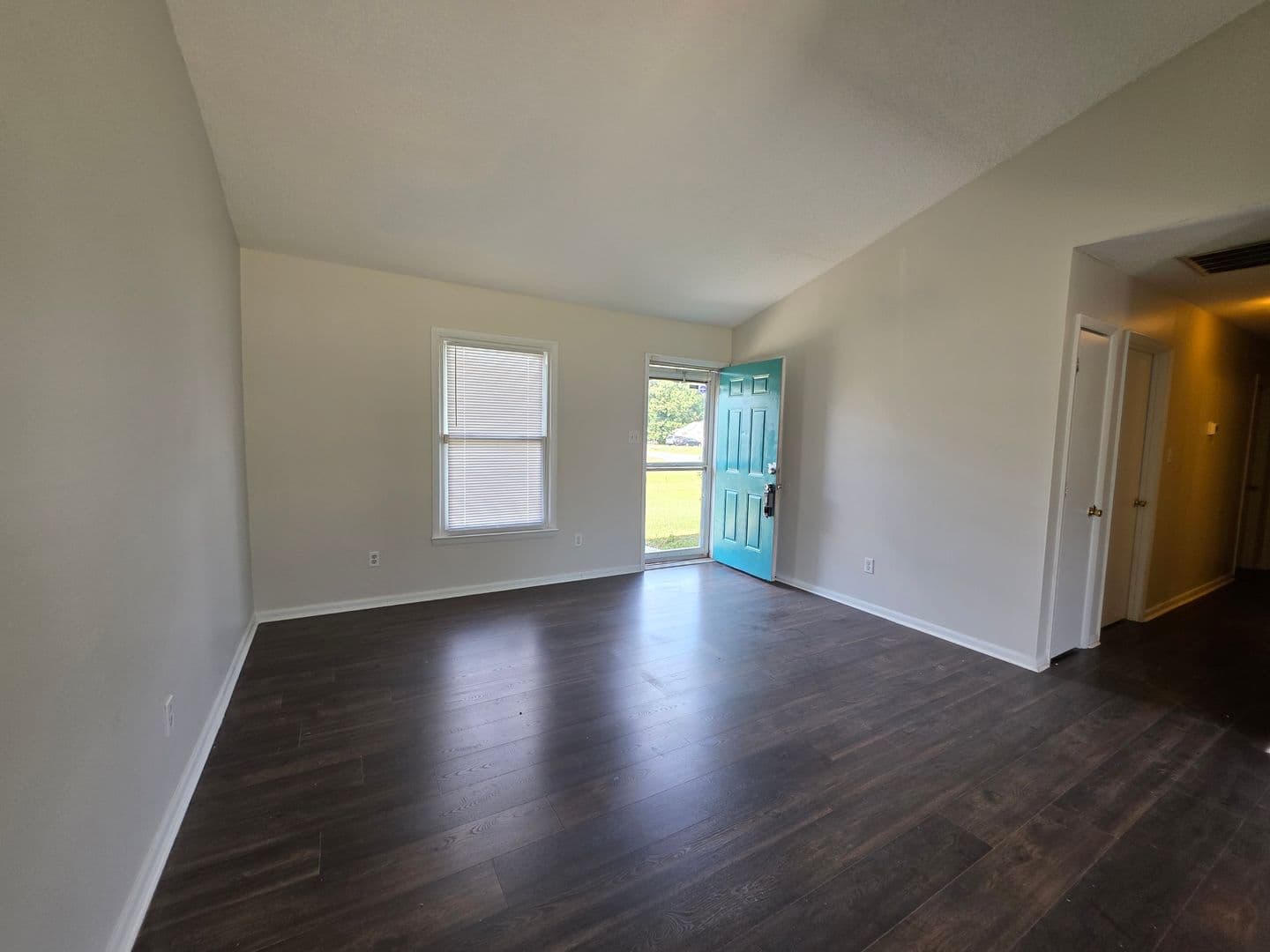 Jacksonville House: 1011 Blue Leaf Place