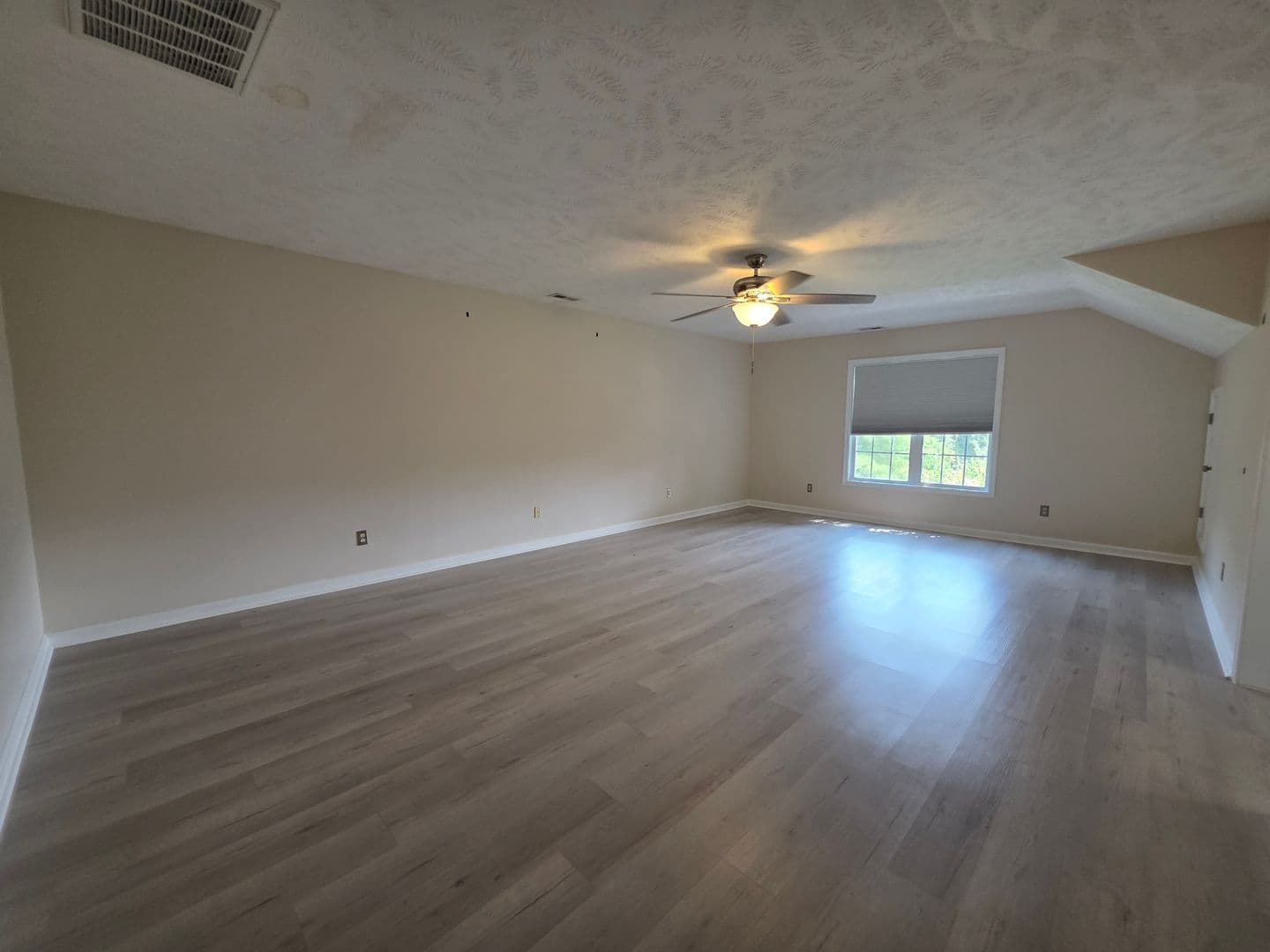 Jacksonville House: 184 E Ridge Ct