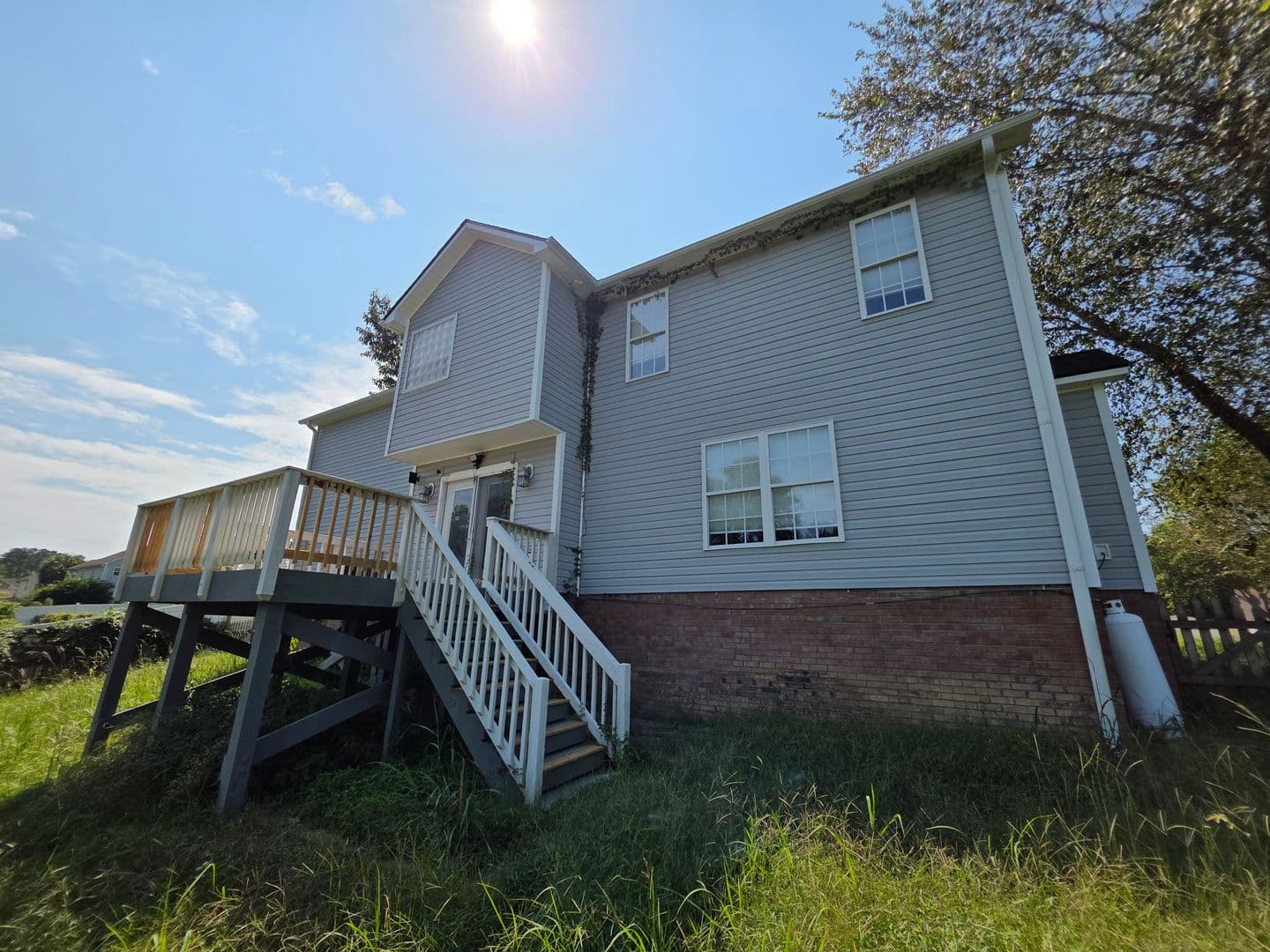 Jacksonville House: 184 E Ridge Ct