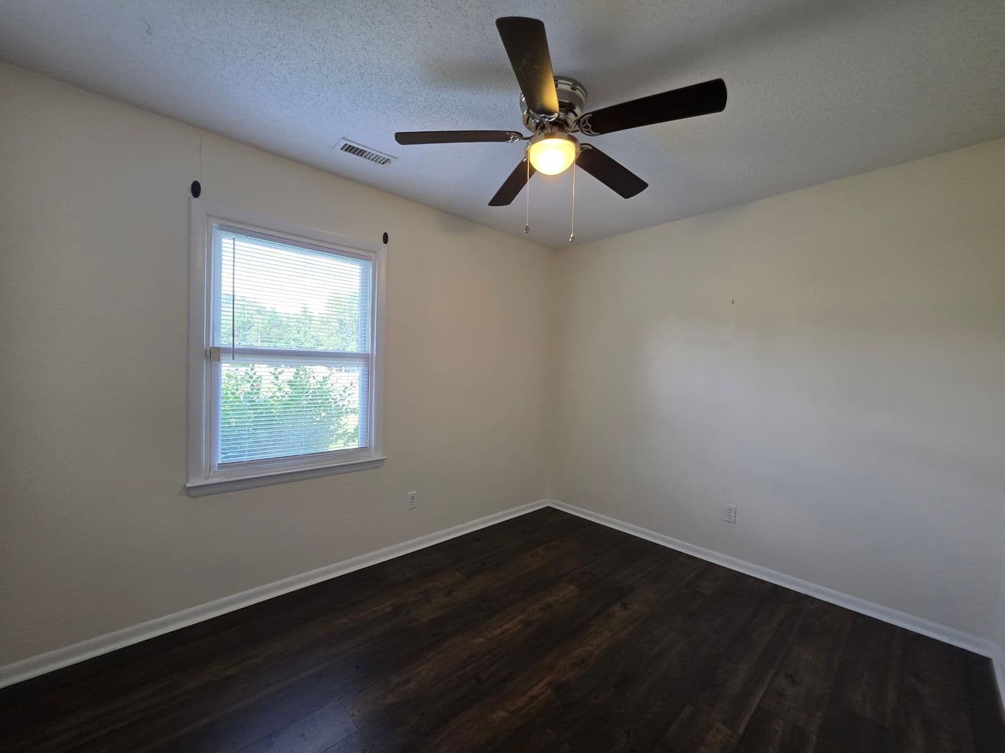 Jacksonville House: 1011 Blue Leaf Place
