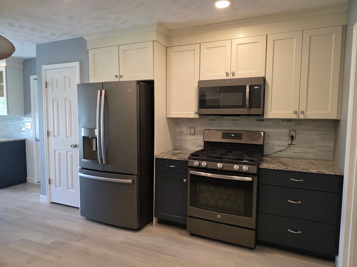Jacksonville House: 184 E Ridge Ct