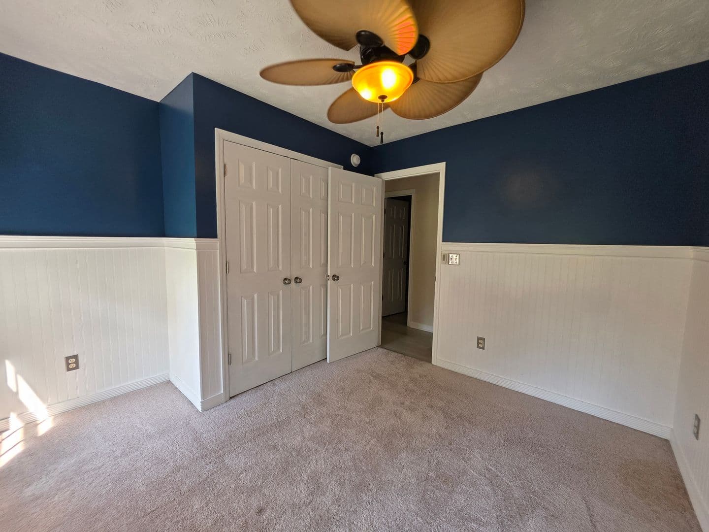 Jacksonville House: 184 E Ridge Ct