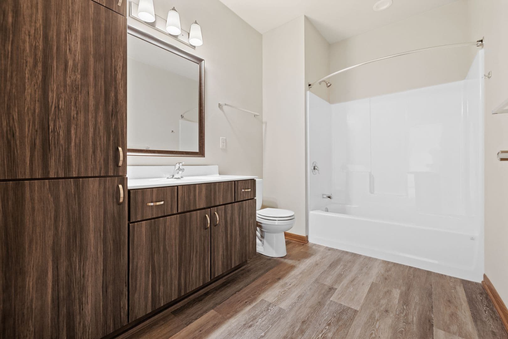 Germantown Apartment: N115 W16225 Saxony Square