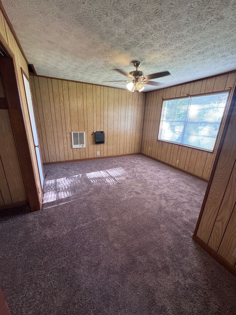 Jacksonville Apartment: 212 Thomas Avenue SE