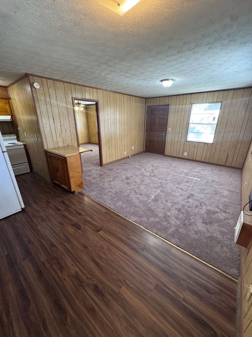 Jacksonville Apartment: 212 Thomas Avenue SE