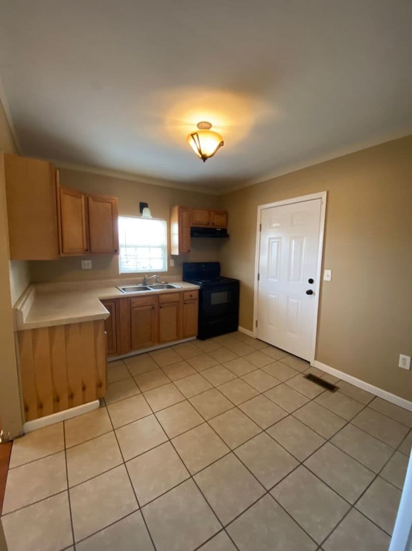 Anniston House: 705 Knox Avenue