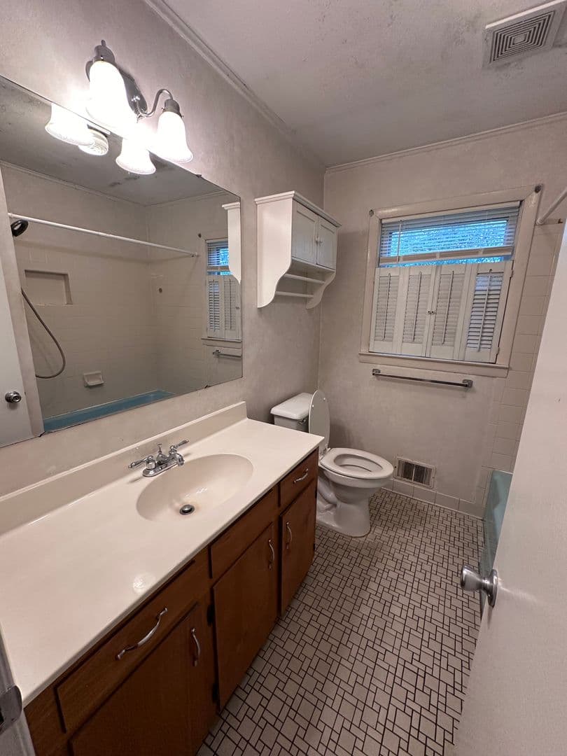 Jacksonville House: 205 West Avenue, NW