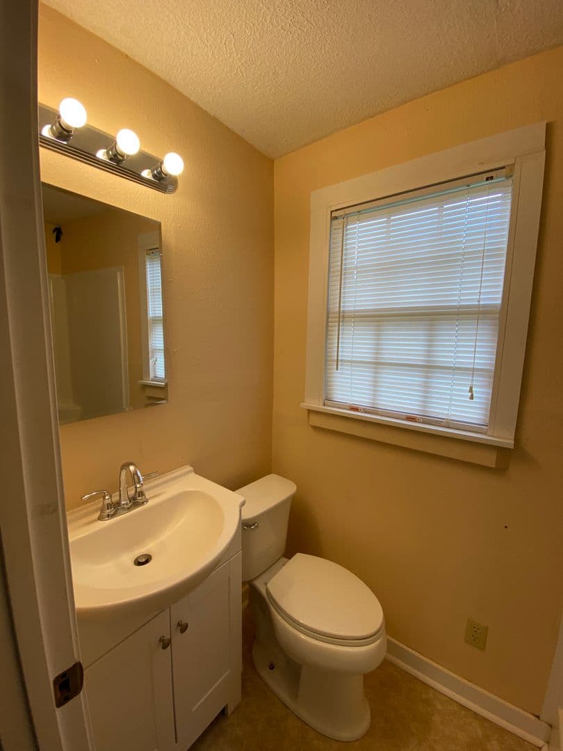 Jacksonville House: 102 Thomas Ave SE