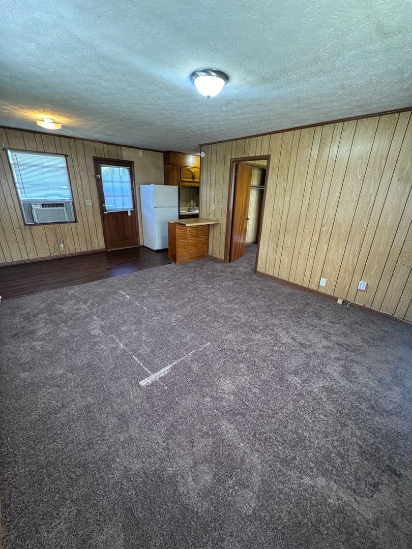 Jacksonville Apartment: 212 Thomas Avenue SE