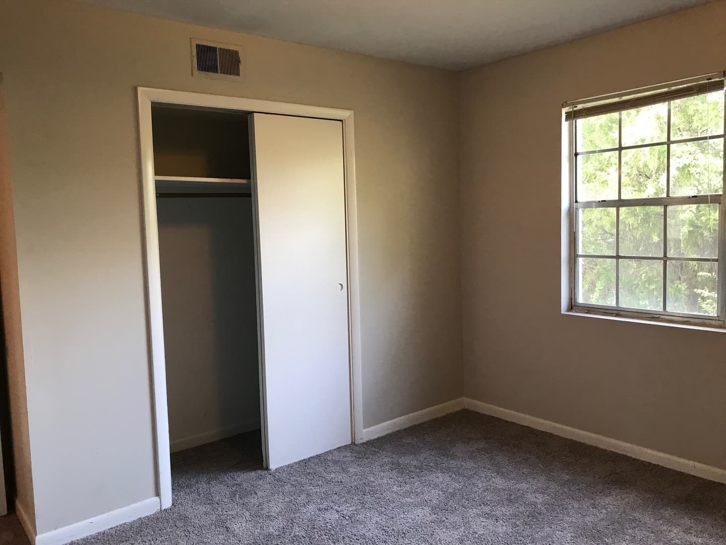 Anniston House: 1415 Christine Ave. #23