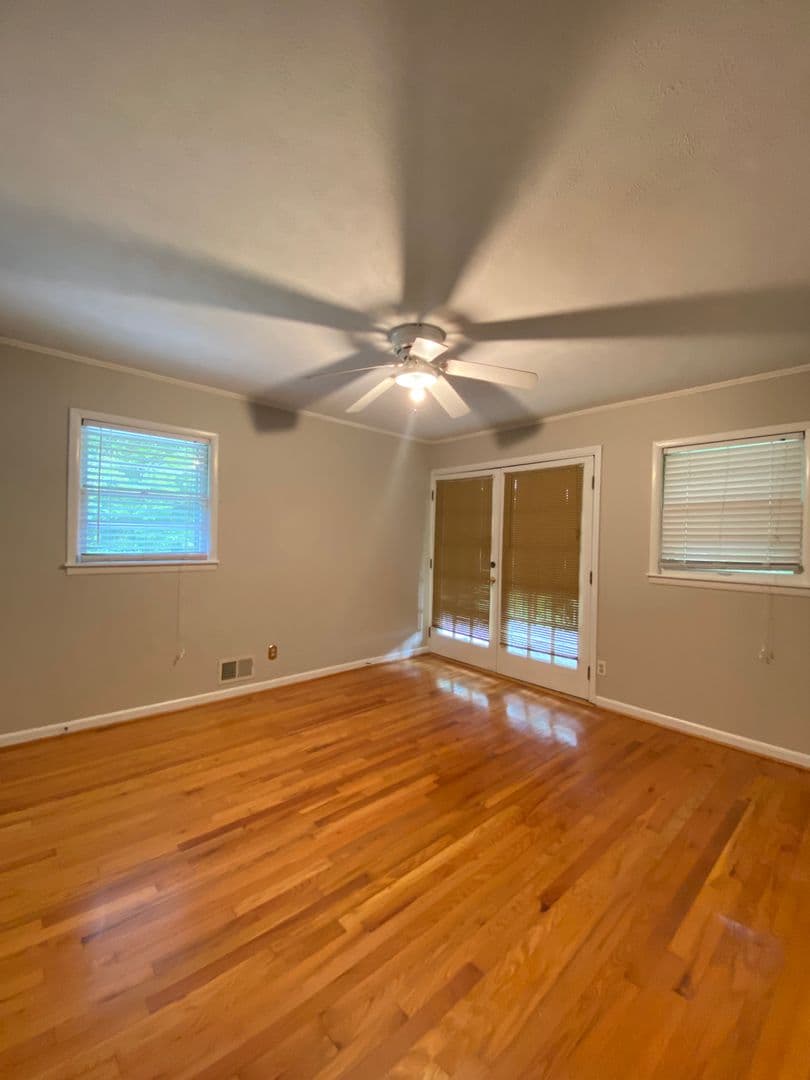 Jacksonville House: 408 4th Avenue NE