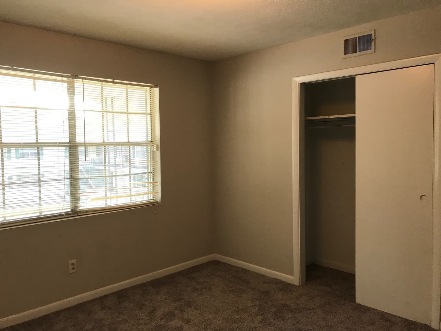 Anniston House: 1415 Christine Ave. #23