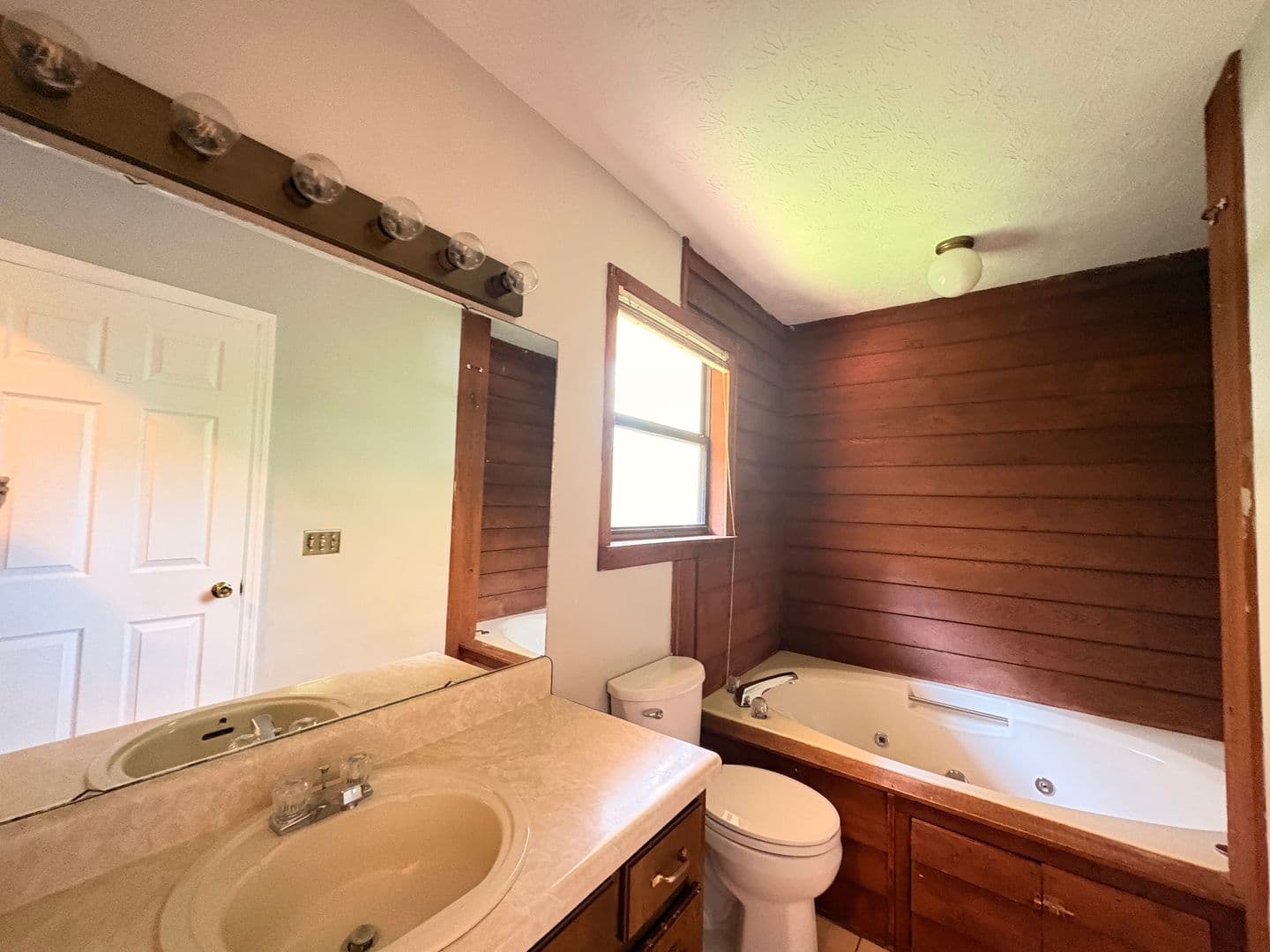 Oxford House: 901 Locke Drive