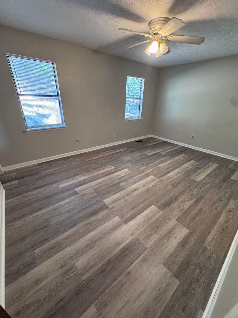 Jacksonville House: 800 14th Avenue, NE -