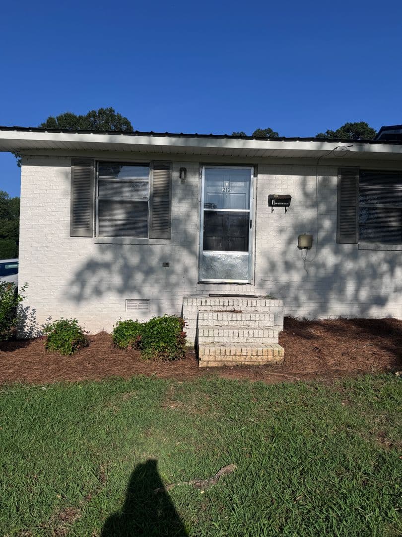 Jacksonville Apartment: 212 Thomas Avenue SE