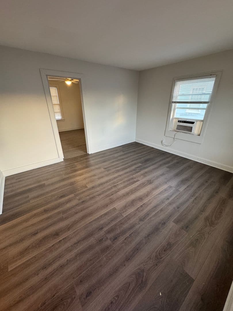 Jacksonville House: 102 Thomas Ave SE
