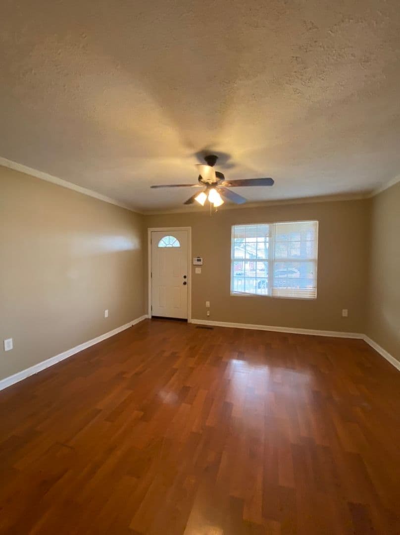 Anniston House: 705 Knox Avenue