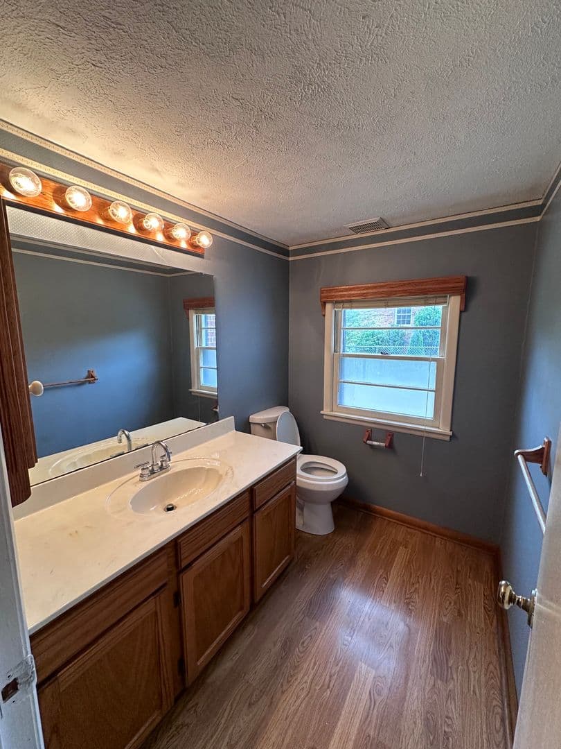 Jacksonville House: 205 West Avenue, NW