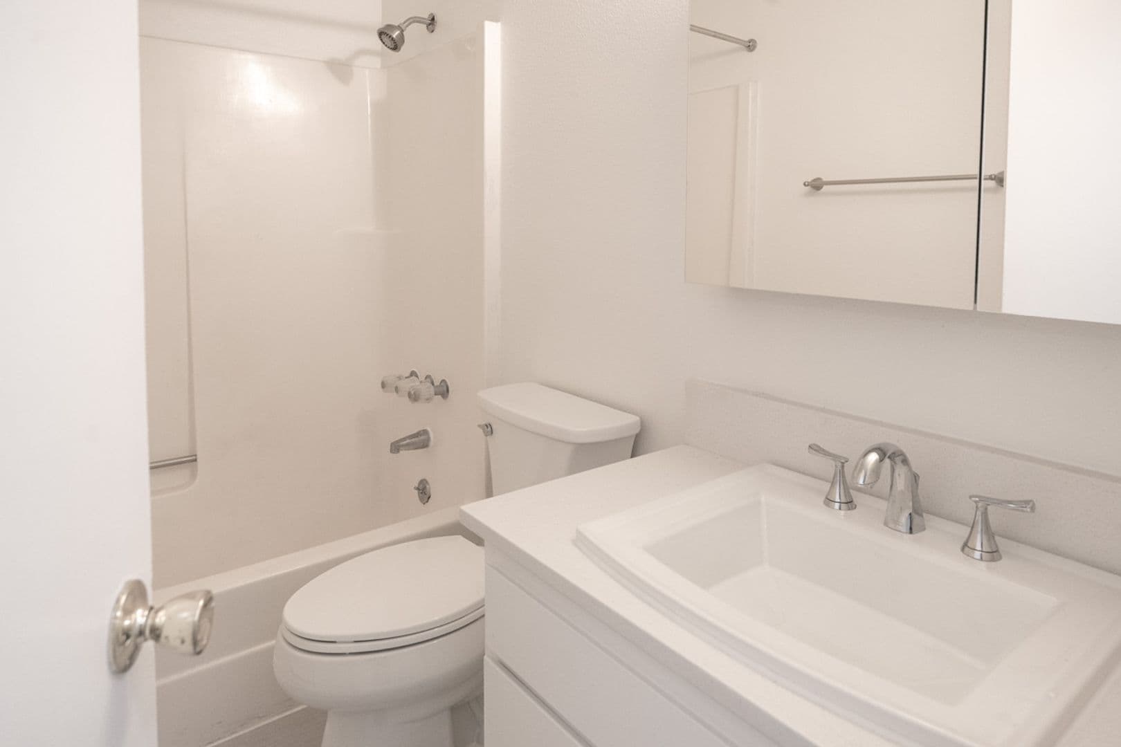 LYNNWOOD Apartment: 19425 76TH AVE W