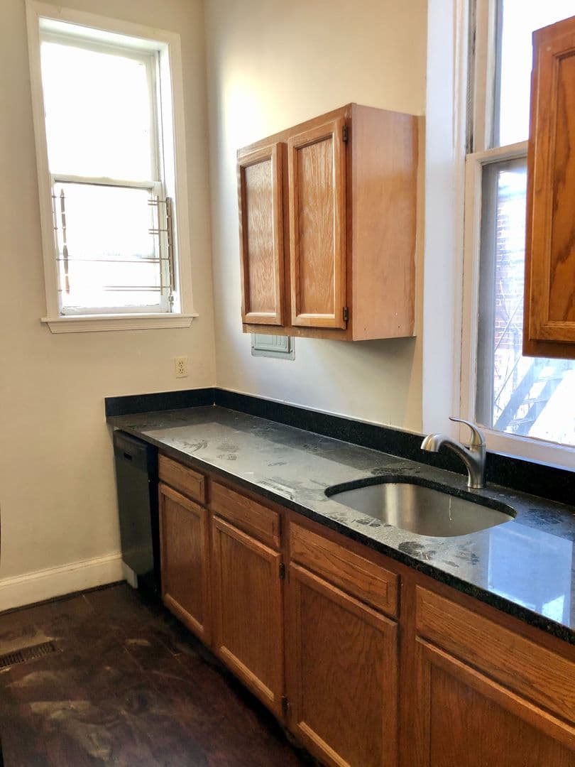 Baltimore Apartment: 110 E Preston St