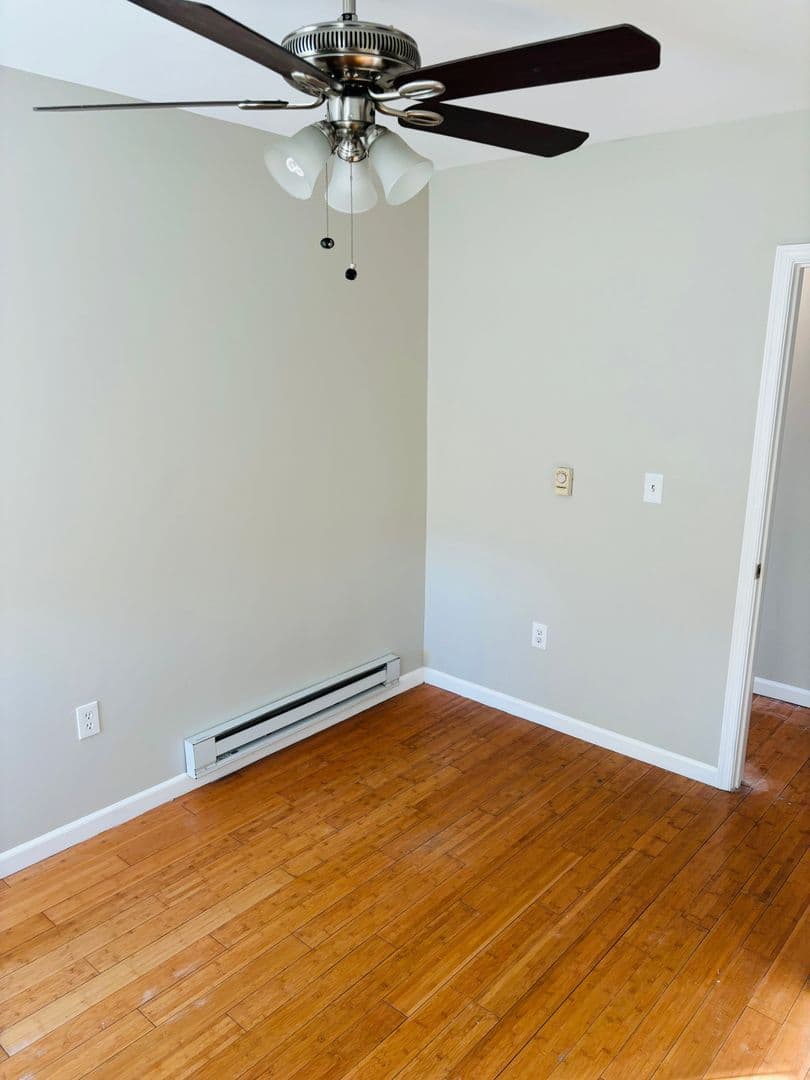 Baltimore Apartment: 207 E Preston St