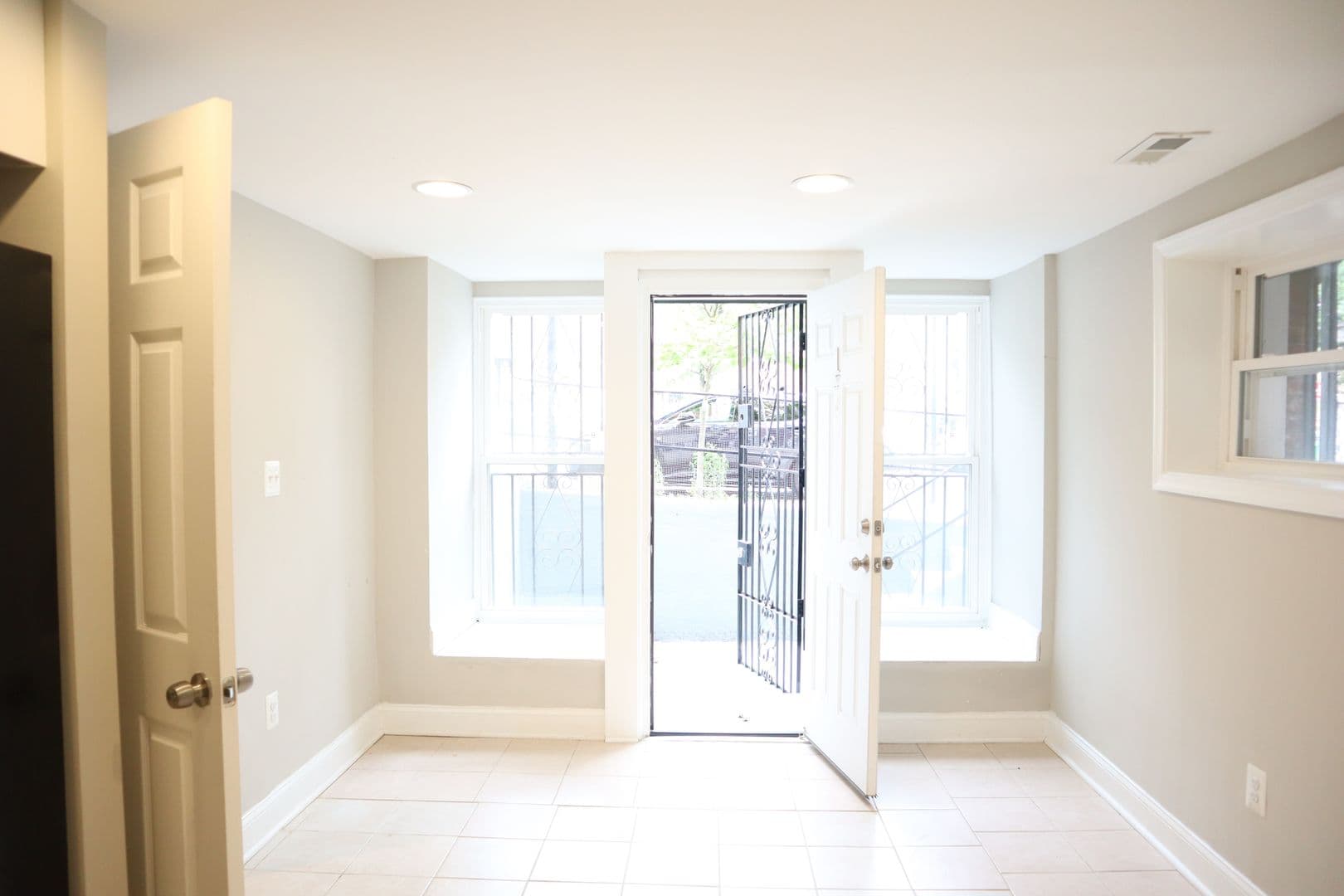 Baltimore Apartment: 2206 N Charles St