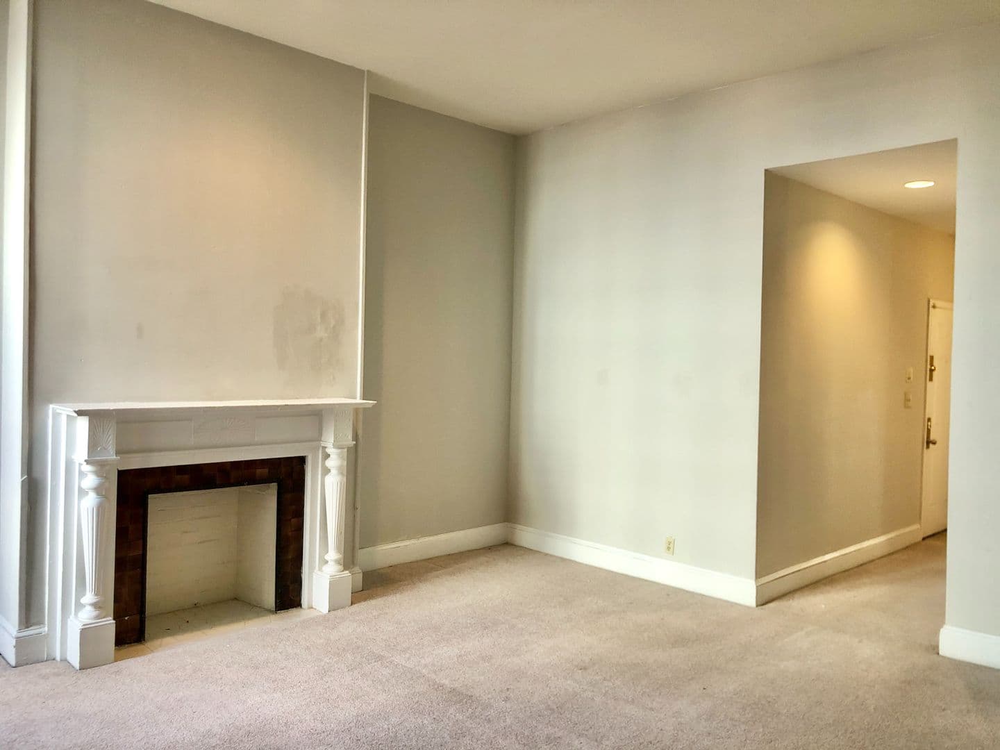 Baltimore Apartment: 110 E Preston St