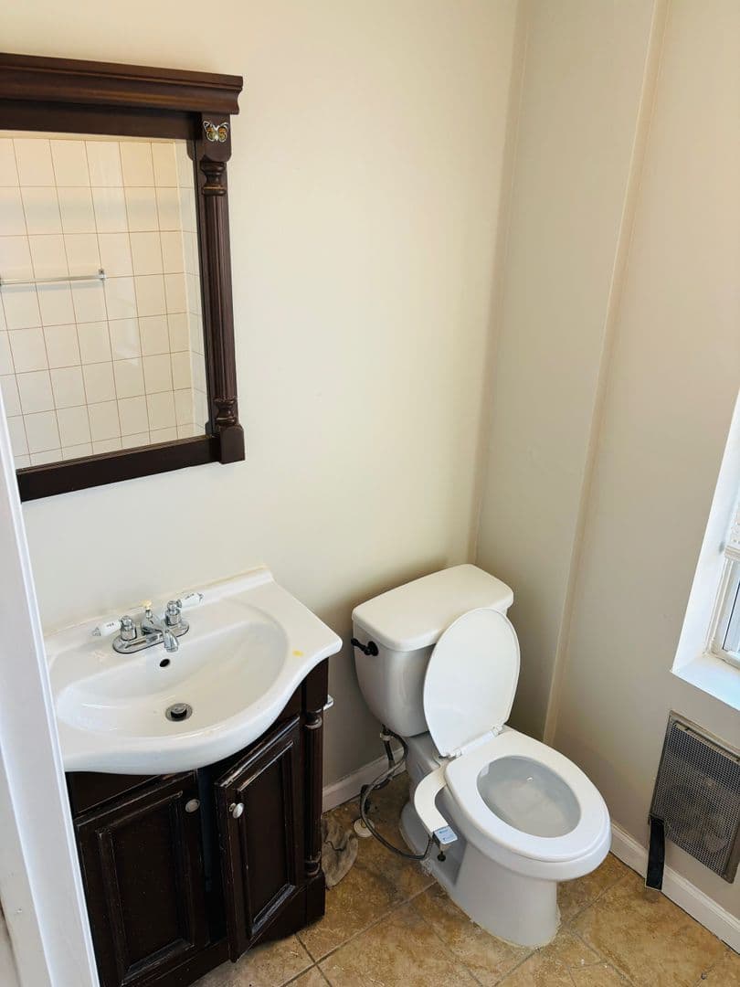 Baltimore Apartment: 207 E Preston St