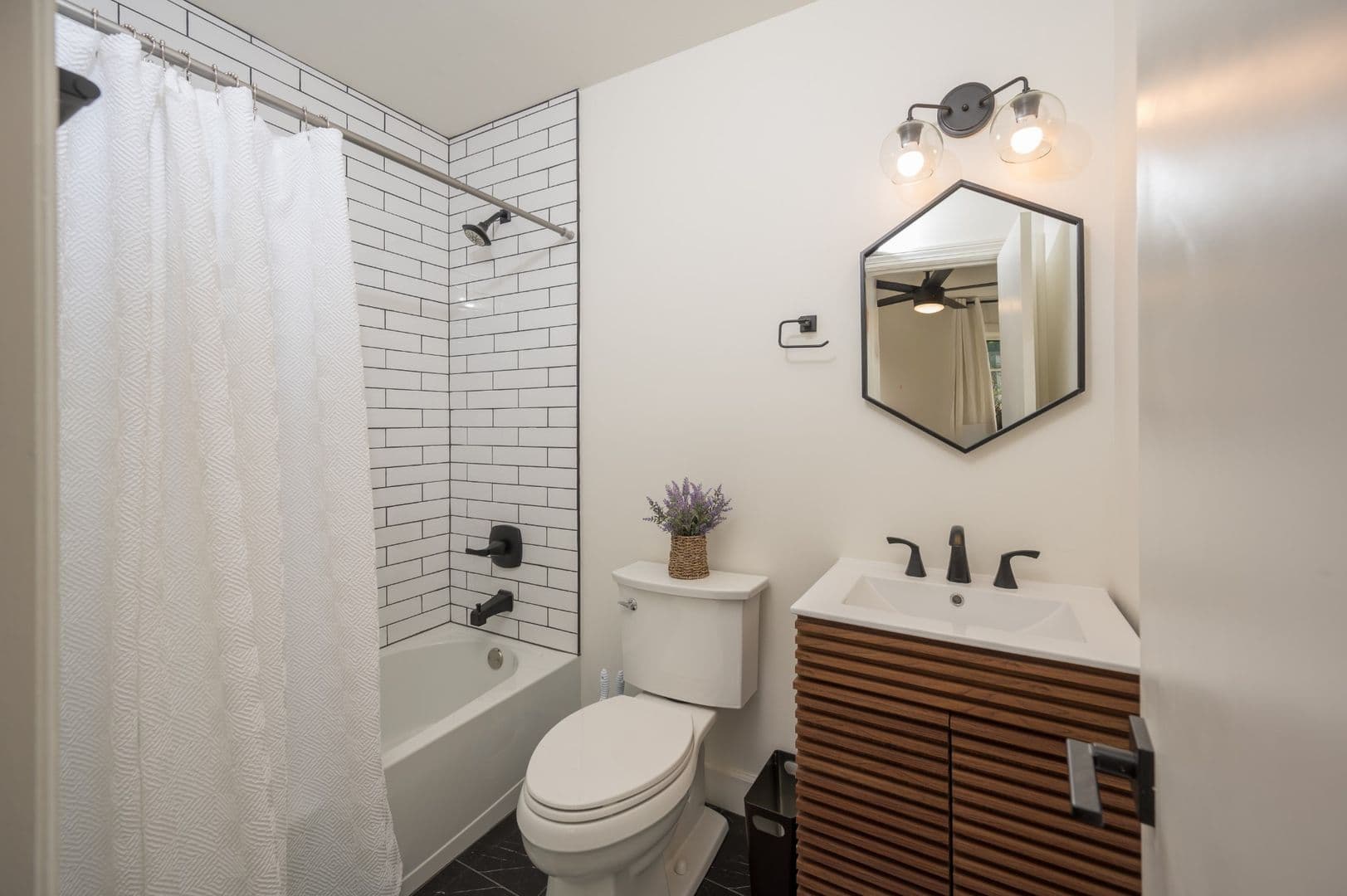 Nashville House: 504 Bismark Dr